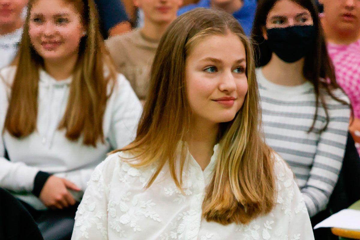 La princesa Leonor, sin mascarilla, en su reaparición institucional en solitario