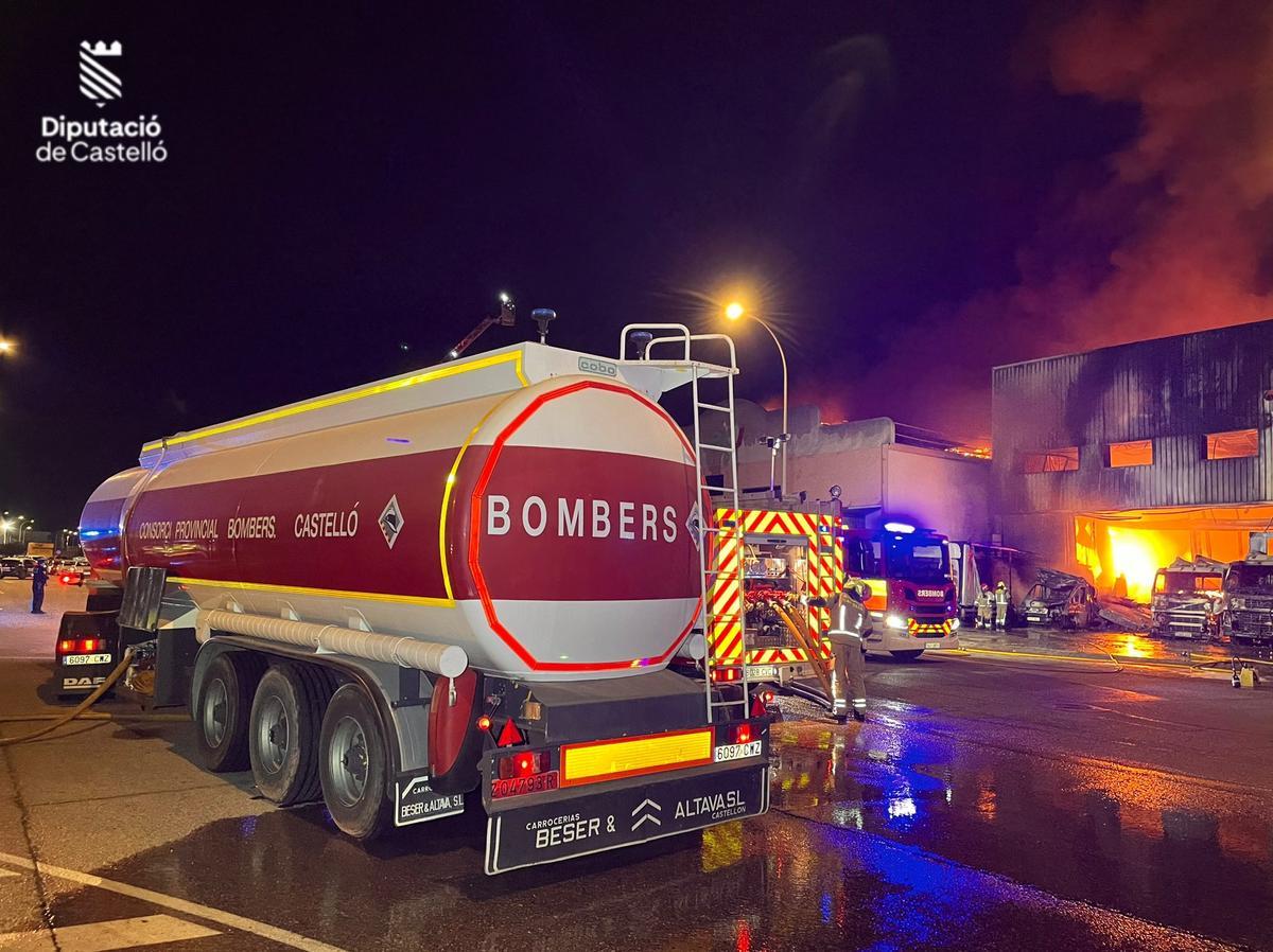 Galería de imágenes: Incendio en la Ciudad del Transporte de Castelló