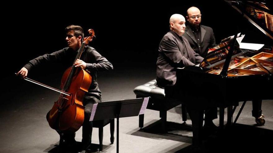 Exitoso concierto a ritmo de piano y violonchelo en el Jovellanos