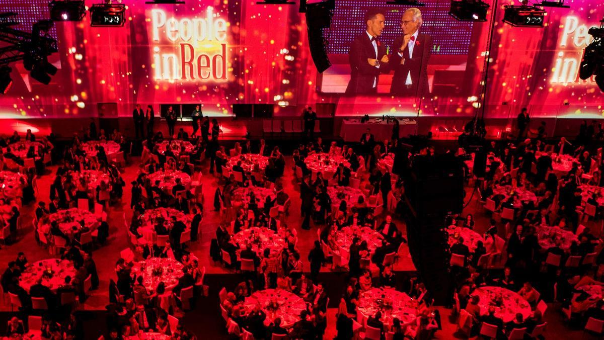 Torna la gala solidària People in Red, amb Joan Manuel Serrat, Sílvia Abril i Andreu Buenafuente