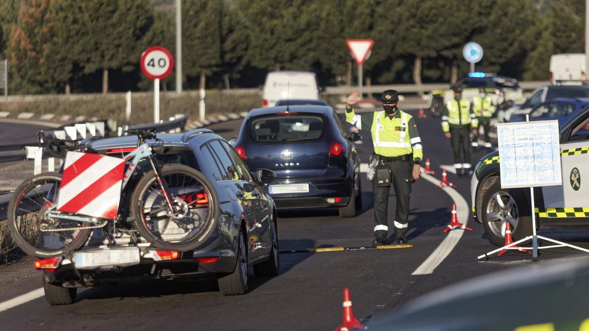 CASTELLON. CONTROL POLICIAL EN CV-151 ALCOHOLEMIA VELOCIDAD DROGAS POLICIA