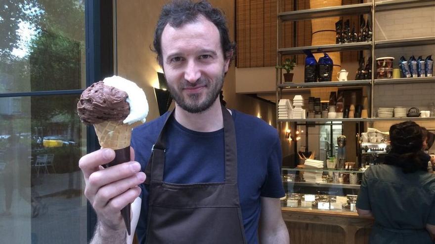 El maestro heladero Massimo Pignata, fundador de DeLaCrem