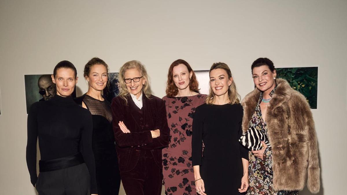 Marta Ortega reúne con Annie Leibovitz en A Coruña a Almodóvar, Willy Chavarria, Linda Evangelista, C.Tangana y más estrellas de la cultura y la moda