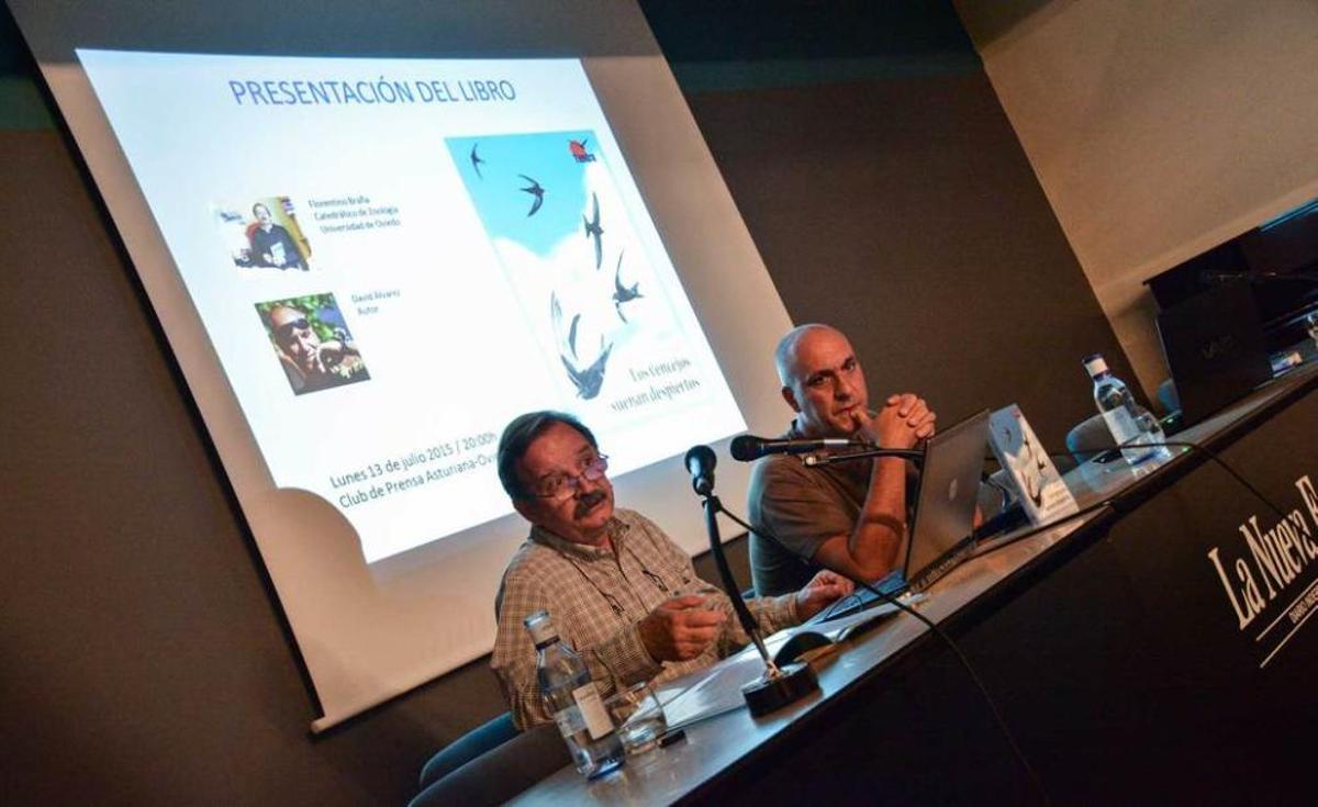 Por la izquierda, Florentino Braña y David Álvarez, durante la presentación del libro.