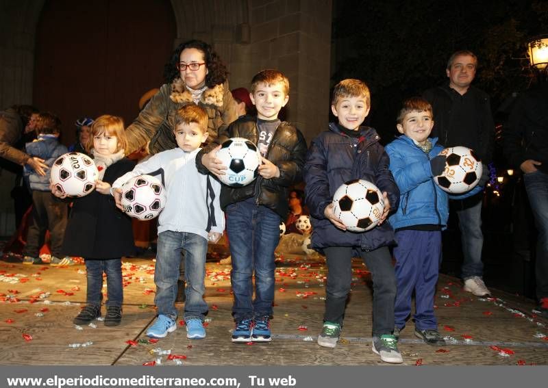 GALERIA DE IMÁGENES - Miles de niños disfrutan de la gran fiesta del Cartero Real