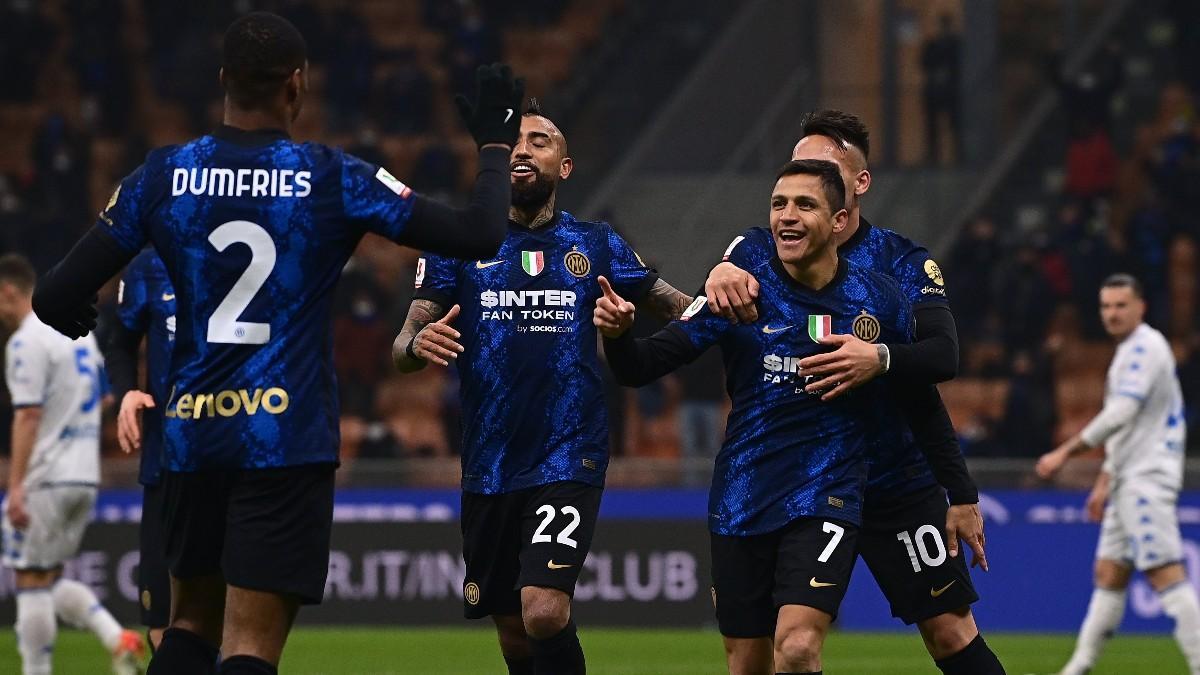 Alexis celebrando un gol con el Inter