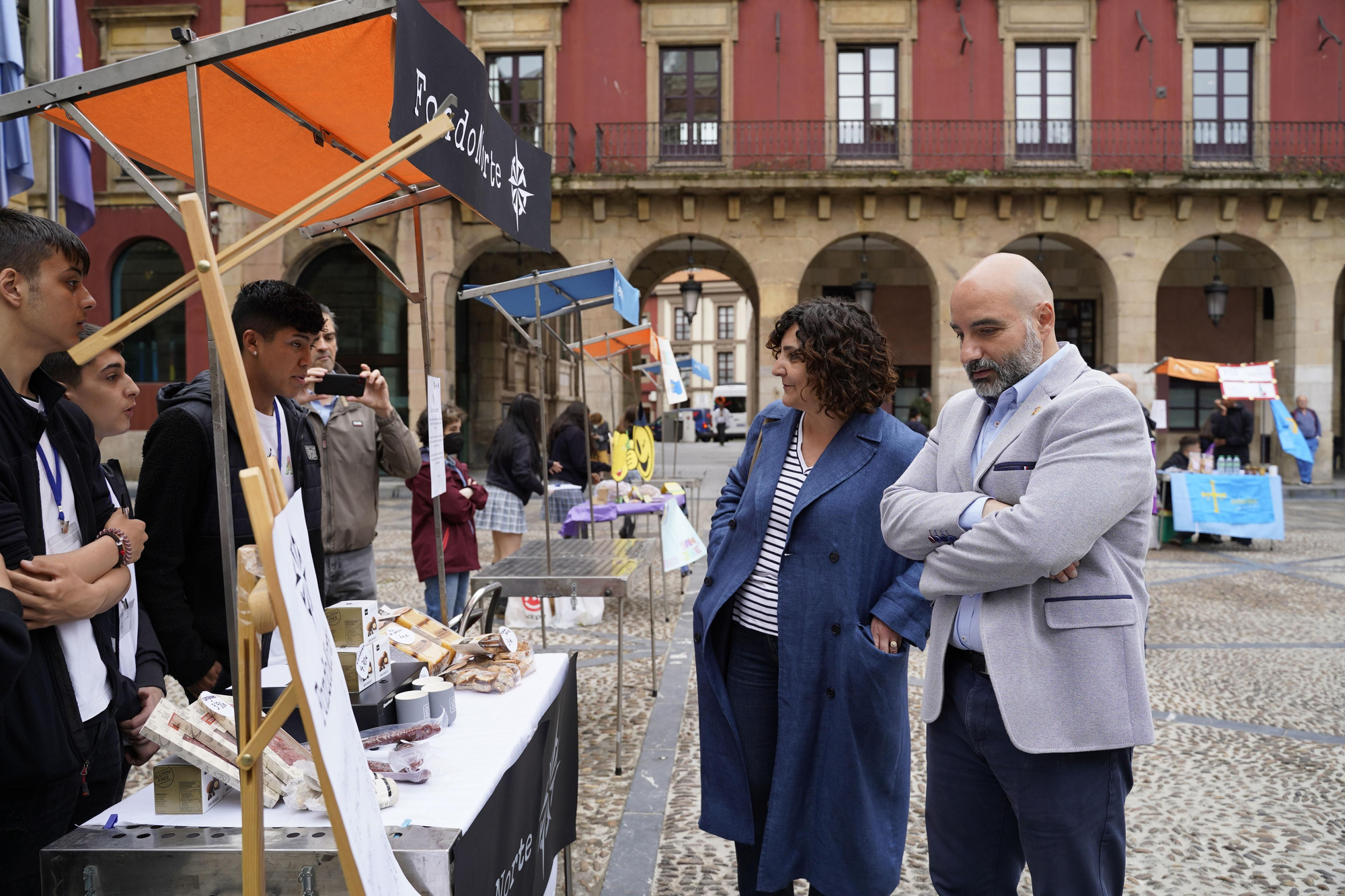 El mercado de cooperativas escolares de Gijón, en imagénes