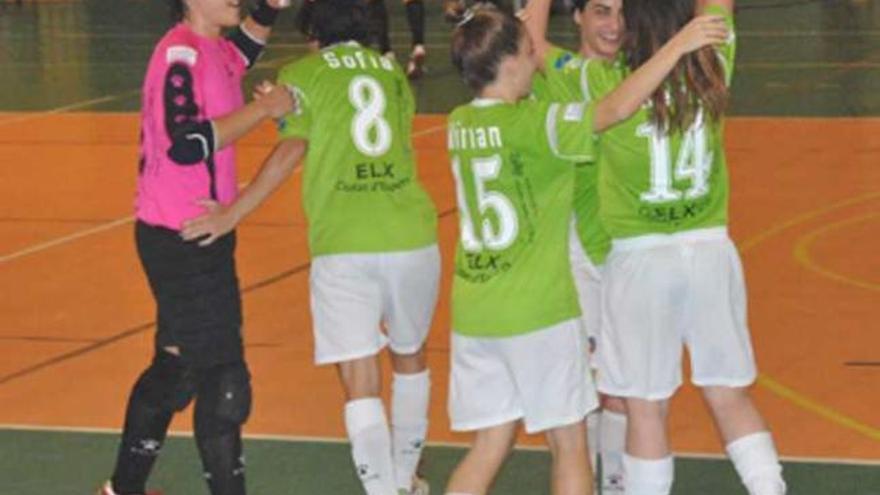 Las jugadoras del Femesala celebran un gol.