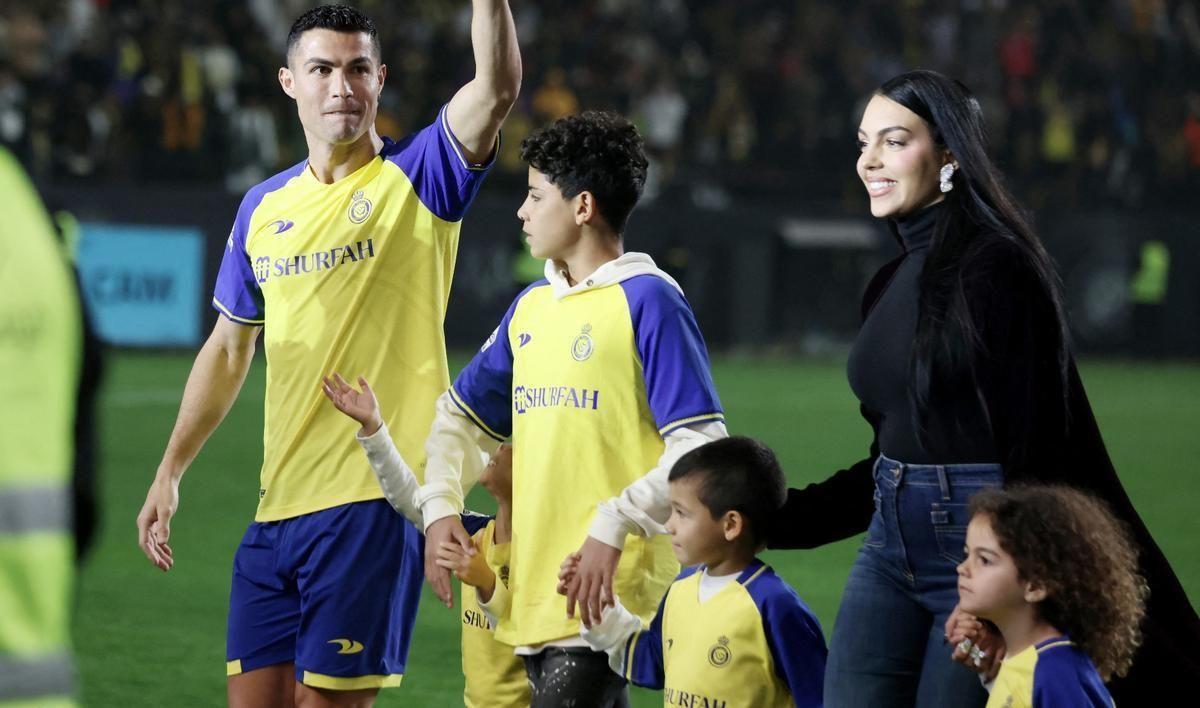 Cristiano Ronaldo, Georgina Rodríguez y algunos de sus hijos.
