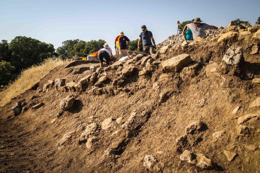 Excavaciones en el Cabeçó de Mariola