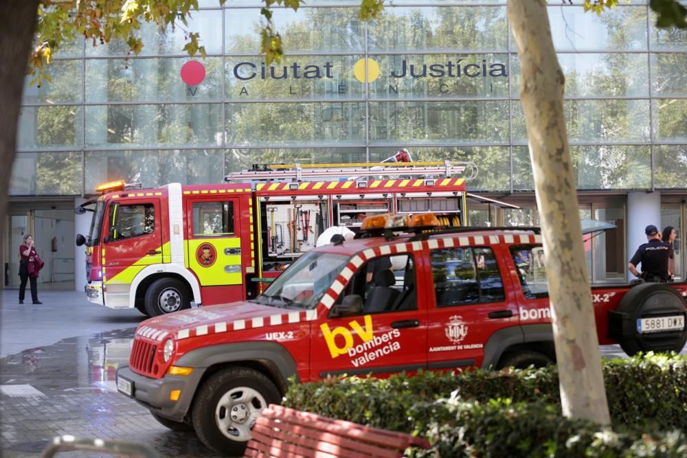 Incendio en la Ciudad de la Justicia de València