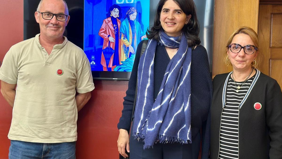 Xan Duro, Ruth Varela e Marta Rey, coa imaxe da campaña no Pazo de Raxoi