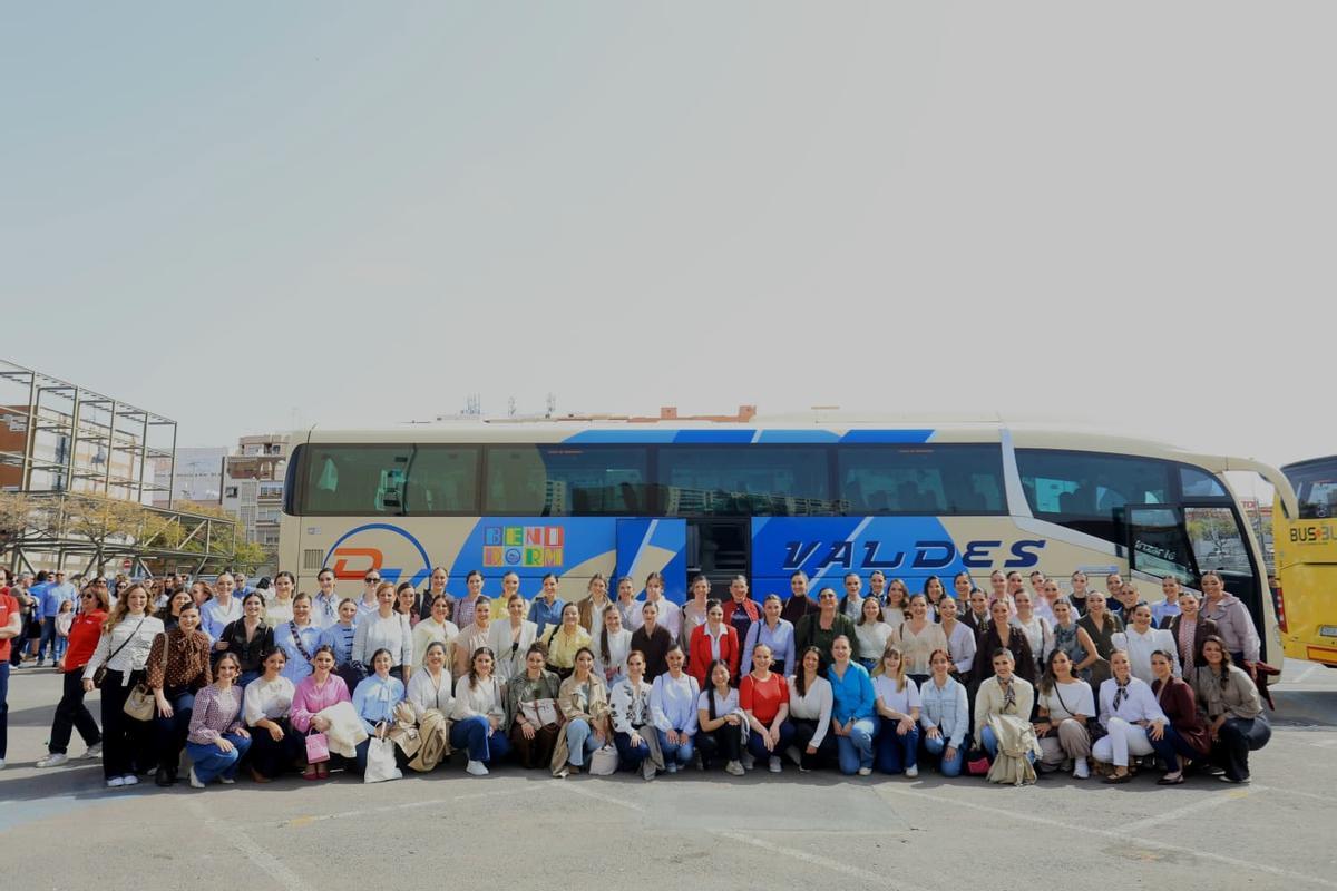 Salida de las convivencias de las candidatas a Bellea del Foc de Alicante hacia Toledo Salida de las convivencias de las candidatas a Bellea del Foc de Alicante hacia Toledo