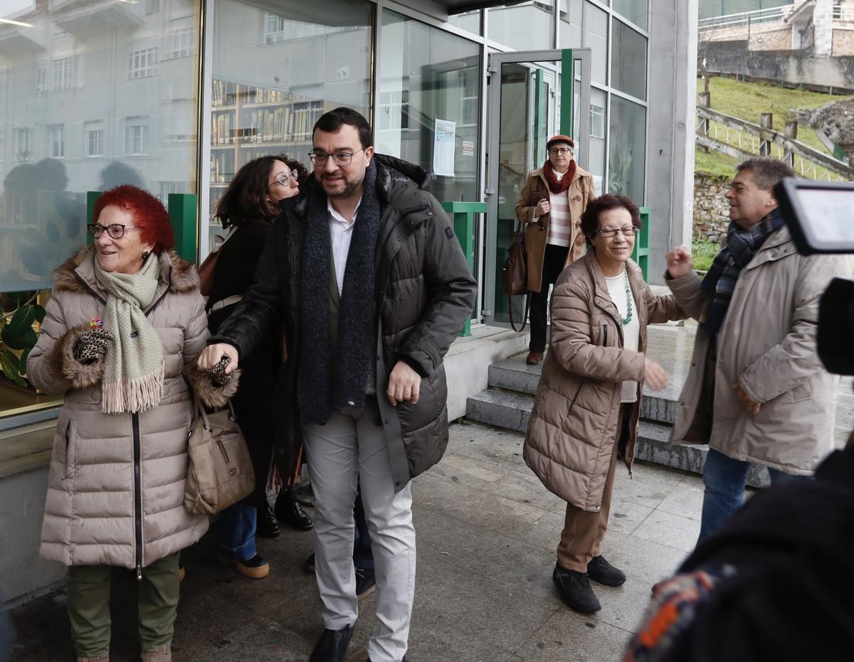 el presidente del Principado, Adrián Barbón, a su llegada al actol.