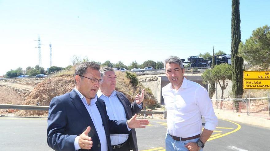 Miguel Ángel Heredia, Ramundo y Víctor Navas, en los nuevos desvíos de acceso a Benalmádena.