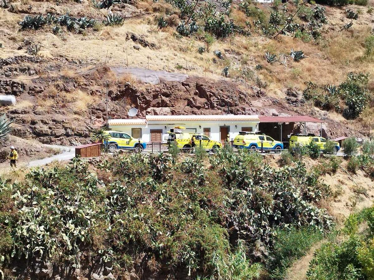 Muere un octogenario tras caer con su coche por un barranco de Gáldar