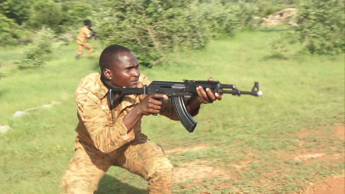 Agente del GAR-SI entrenado por la Guardia Civil en Burkina Faso