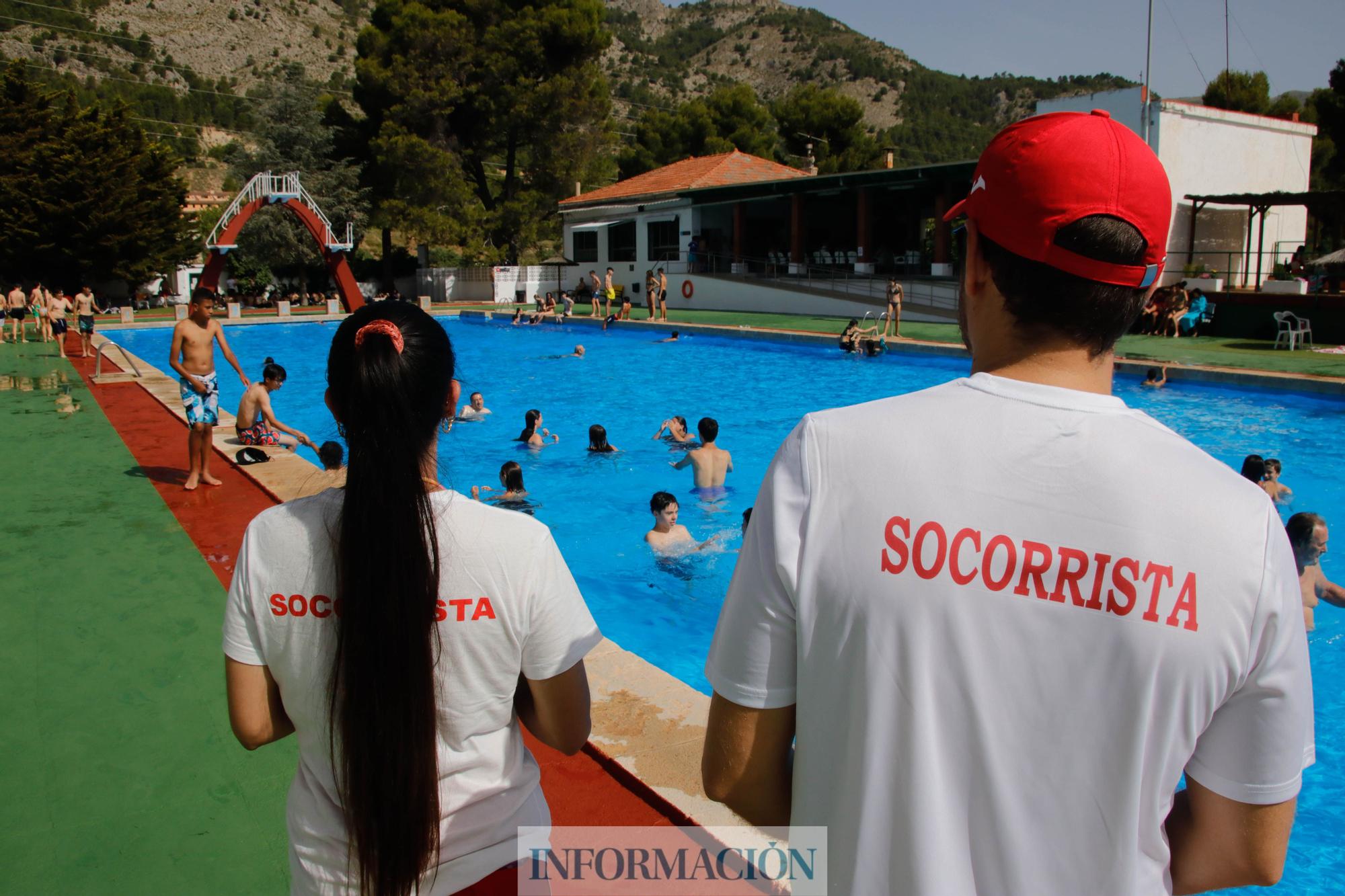 Alcoy abre sus piscinas municipales con gran afluencia de público