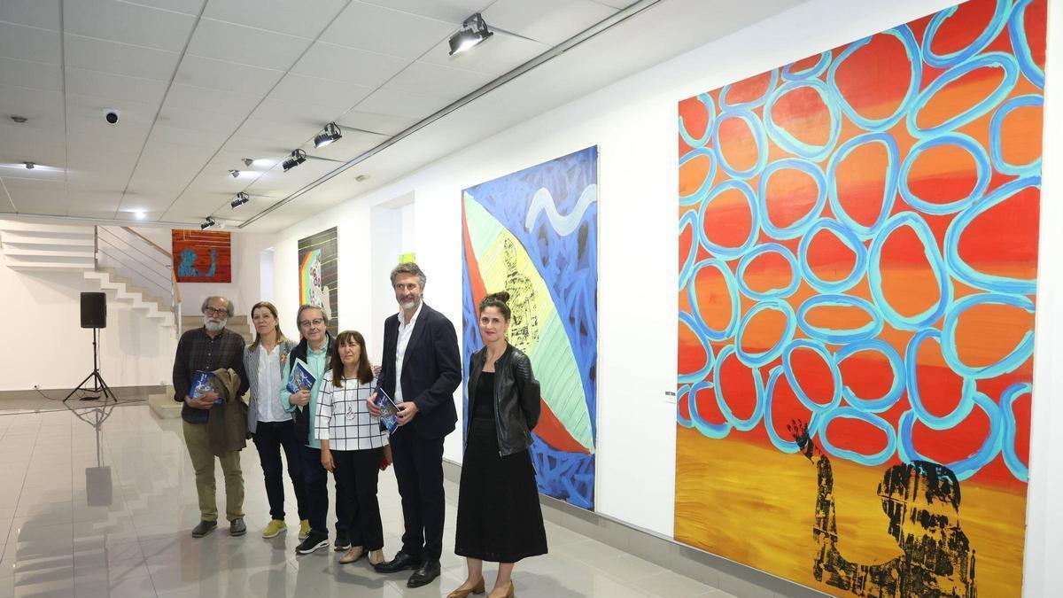 Menchu Lamas despliega su universo cromático en Vilagarcía