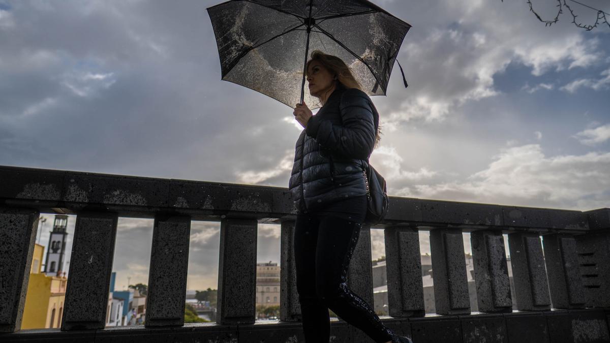 Viento y lluvias débiles en Canarias
