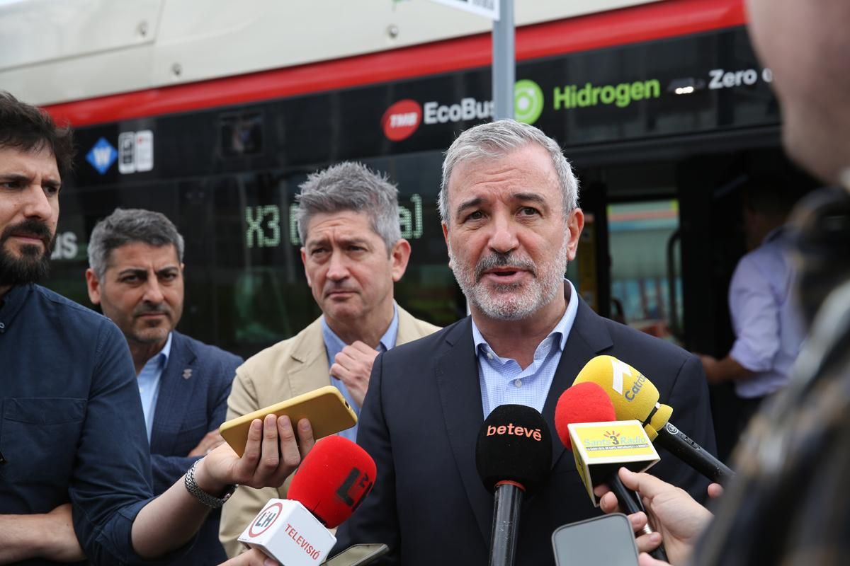 Presentación del bus X3, que conecta Barcelona y LHospitalet de forma más directa