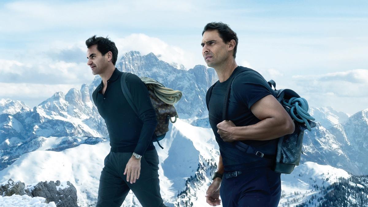 Roger Federer y Rafa Nadal, antes rivales y hoy amigos, ascendiendo a las Dolomitas, captados por la fotógrafa Annie Leivobitz.