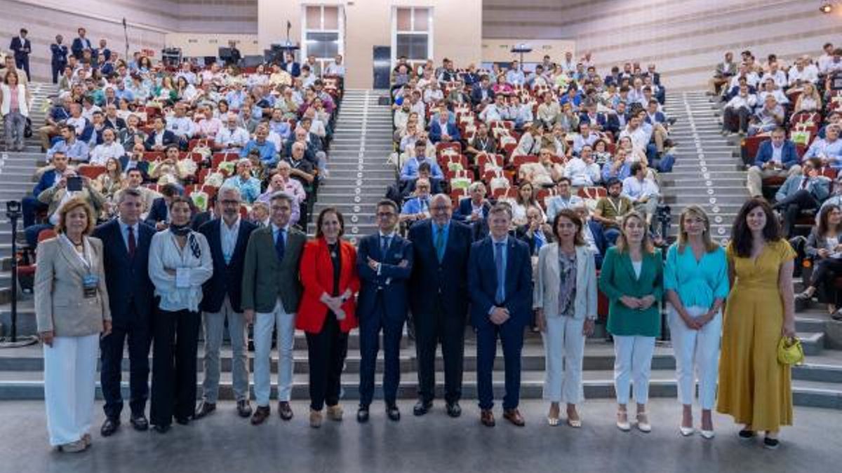 Autoridades en la inauguración del 2º Congreso Mundiolivar en Córdoba.