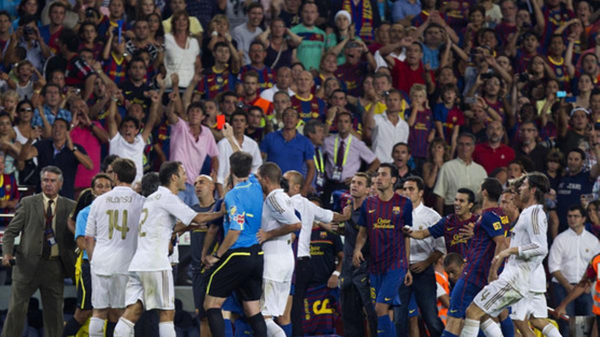 Tangana al final del partido de vuelta de la Supercopa entre el Barça y Real Madrid.