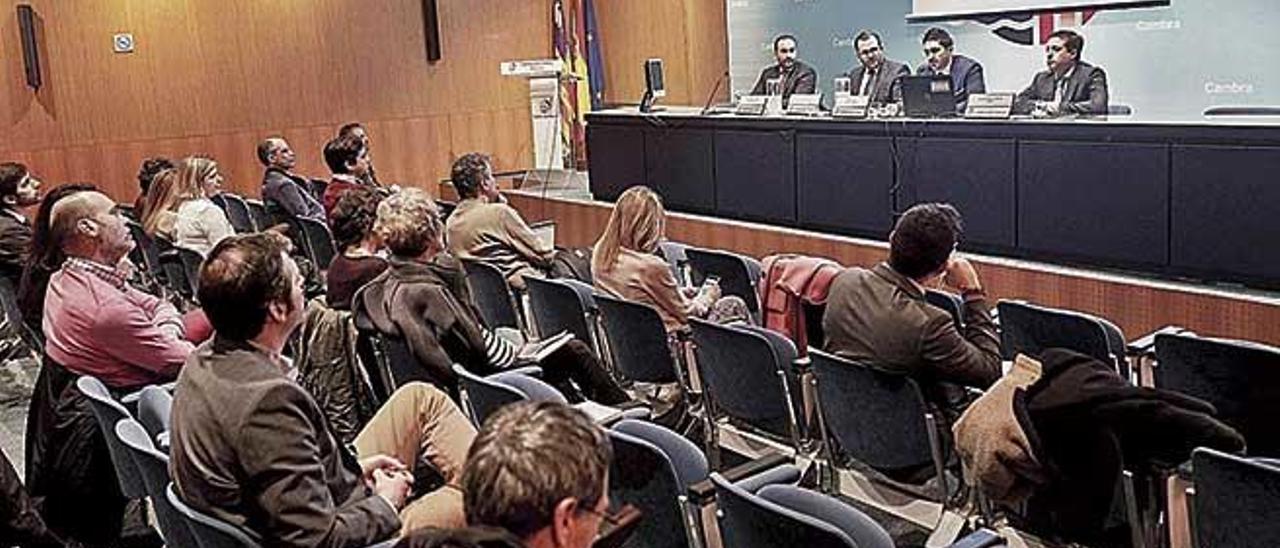 Ponentes de la jornada en la CÃ¡mara de Comercio.