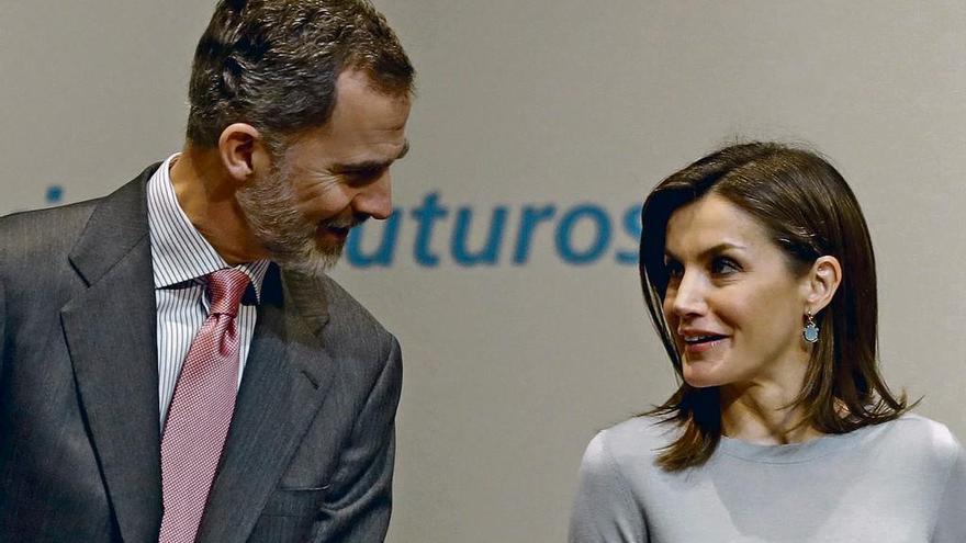 Los Reyes Felipe y Letizia, durante el acto de ayer.