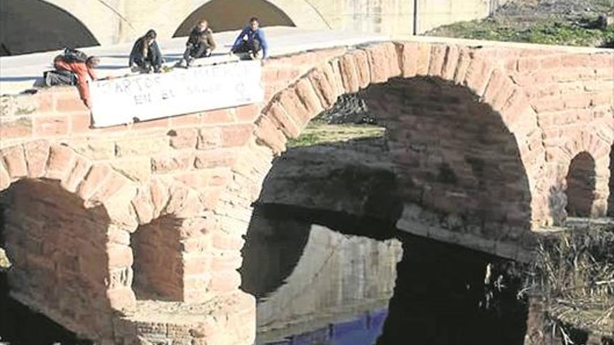 Un vertido de alpechín vuelve a afectar al Salado y al Guadalquivir