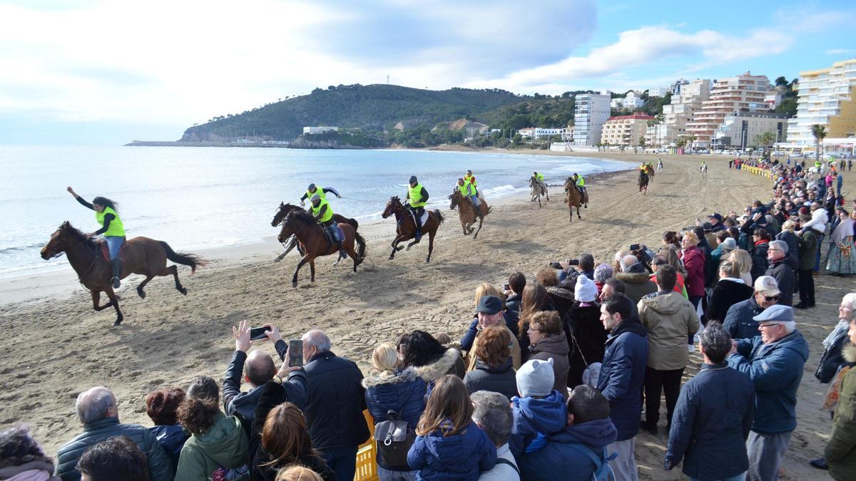 Alrededor de una quincena de jinetes participarán en la prueba junto a sus caballos y burros de diferentes razas.