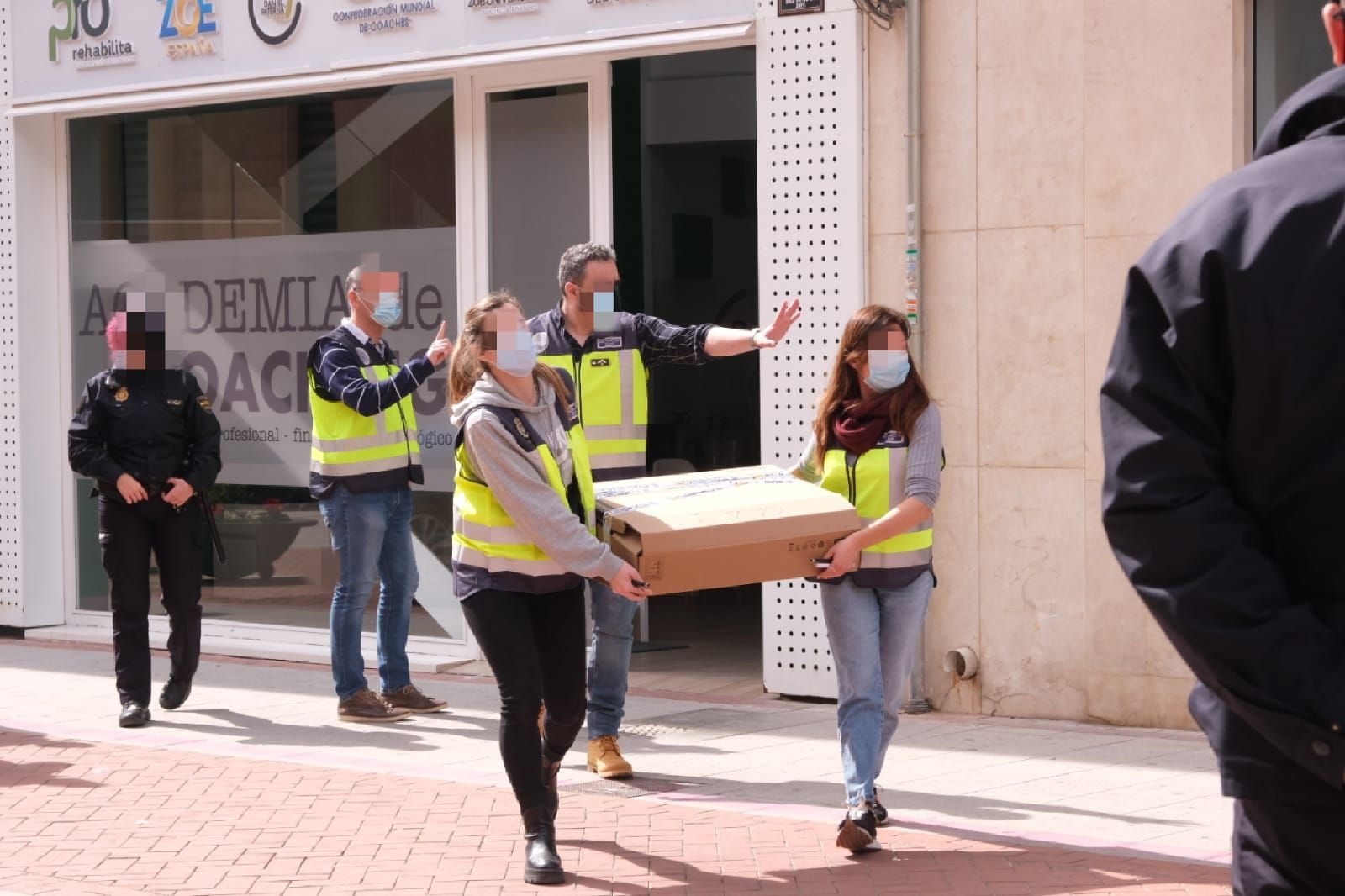 La Policía registra las oficinas de Zoe en Elda