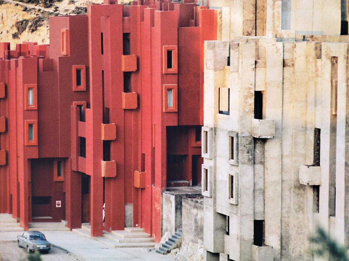 La Muralla Roja de Calp, antes de ser roja: la construcción de la utopía