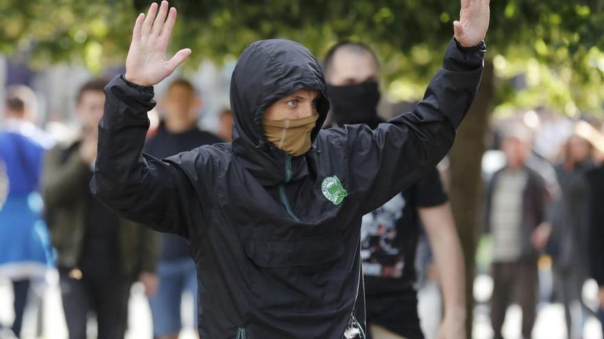 Las aficiones inglesa y rusa se enfrentan ahora en Lille