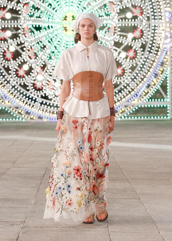 Desfile de Dior-Cruise 2021 en la Piazza del Douomo de Lecce (Plugia-Italia)