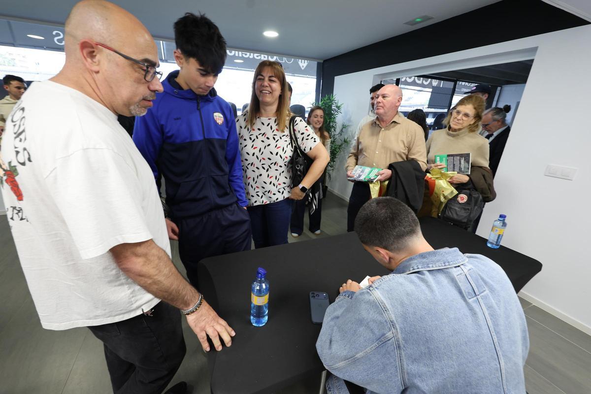 Galería | La presentación de 'El fútbol es nuestro', el libro de Rafael Escrig, en imágenes
