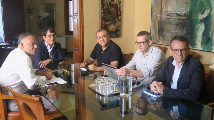 La reuniÃ³n mantenida ayer entre representantes del Ayuntamiento y del Govern.