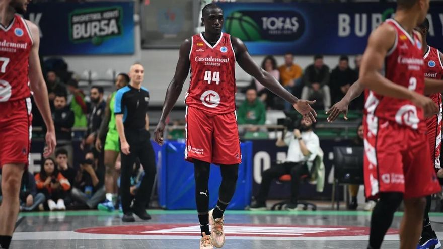 Bango se sale con dobles figuras en Turquía. Las notas de los jugadores del Casademont