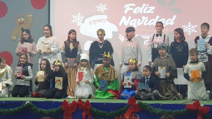 Alumnos participan en la función navideña del colegio.  | CEDIDA