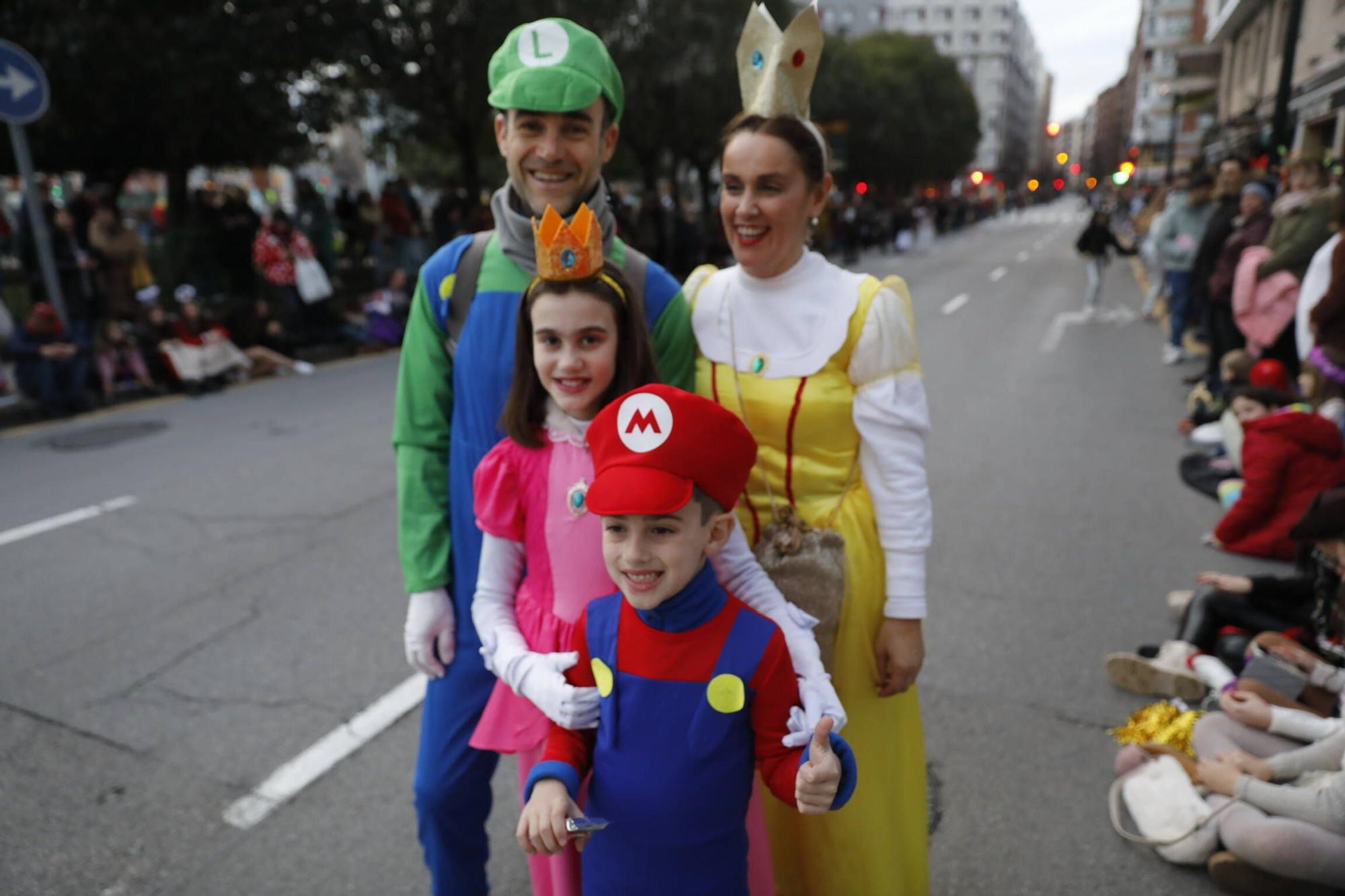 Así fue el multitudinario desfile del Antroxu de Gijón (en imágenes)