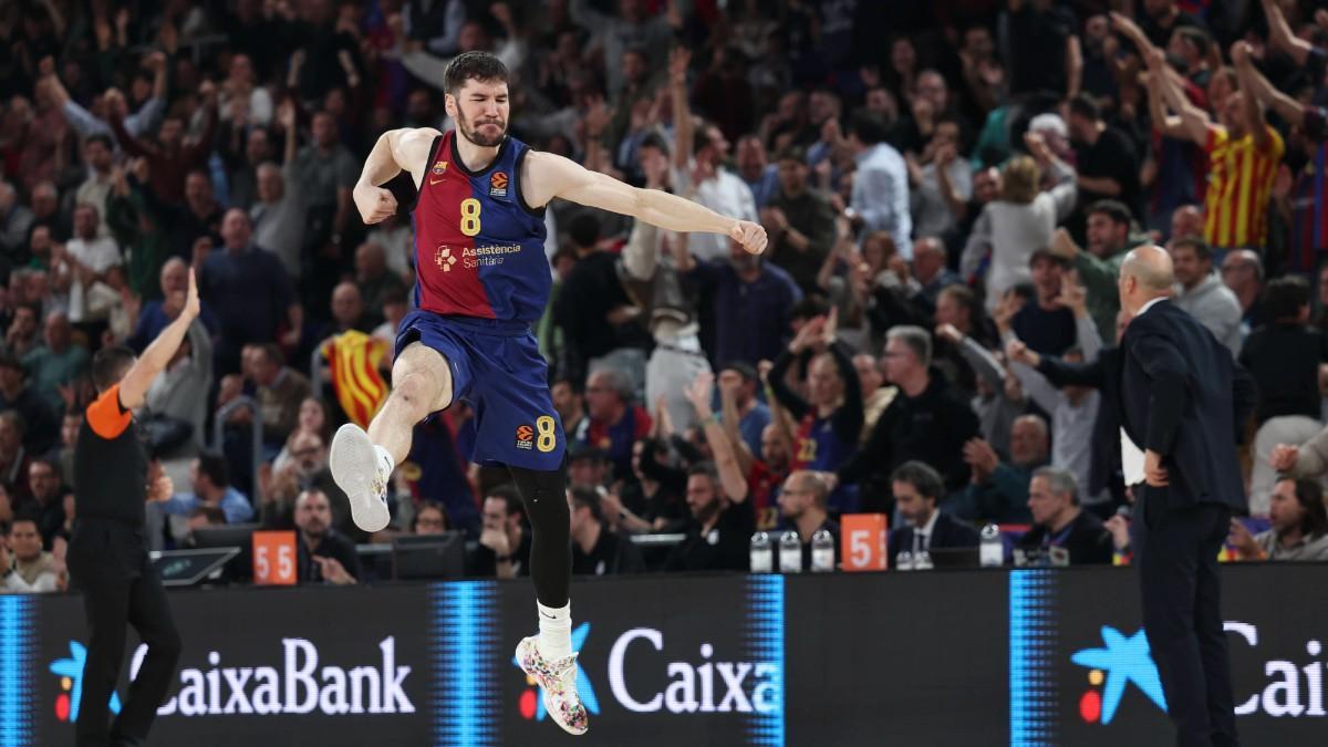 Darío Brizuela celebra una canasta en Euroliga que encendió al Palau Blaugrana