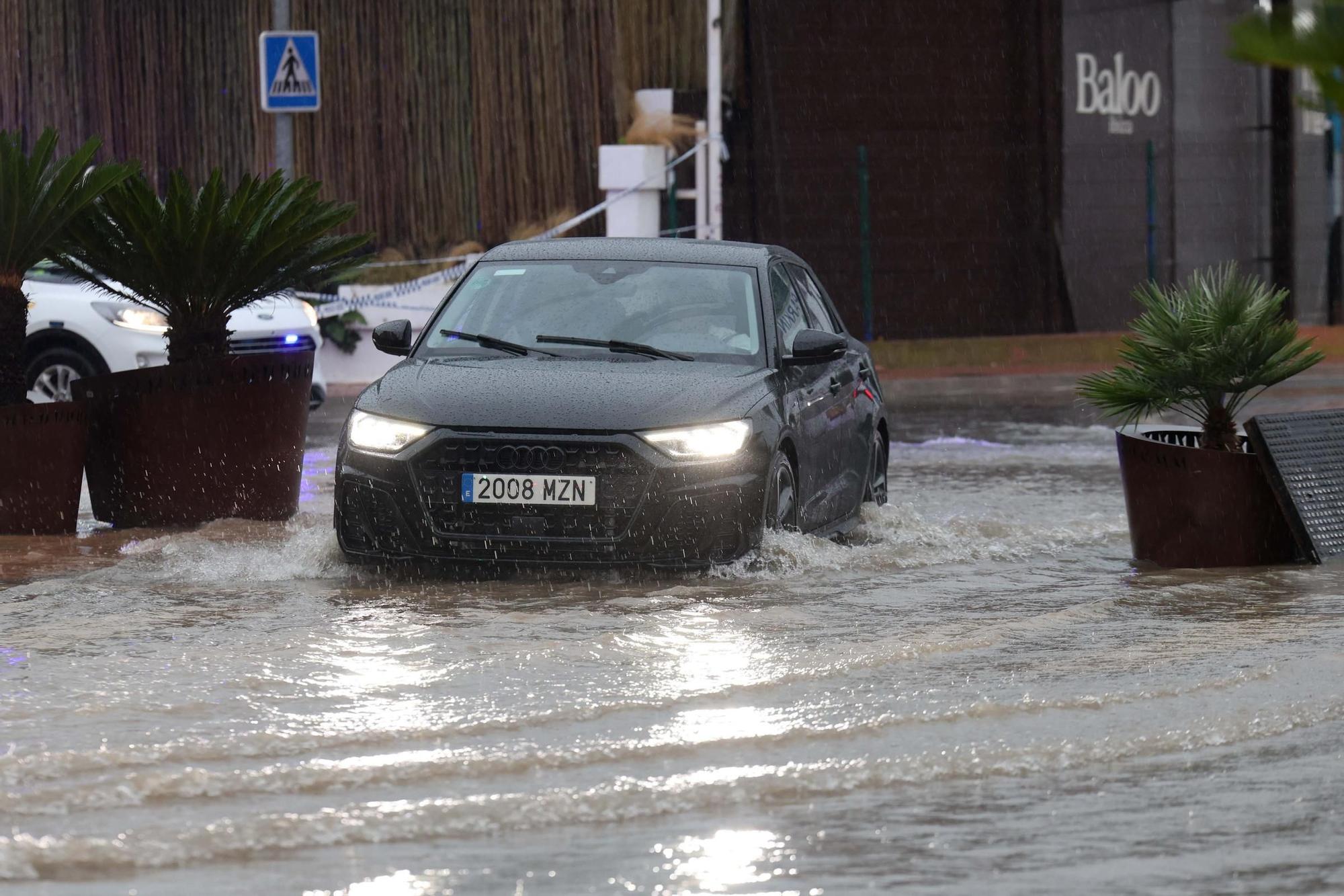 Rotonda de Can Misses anegada. J.A. RIERA
