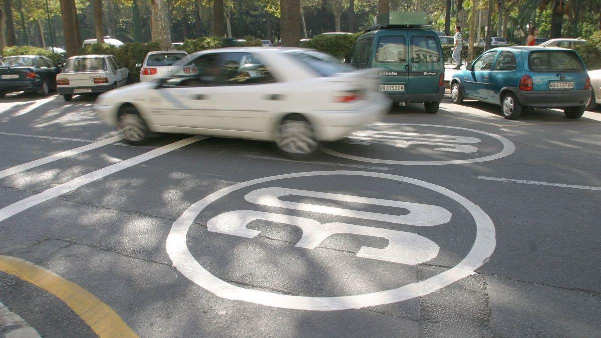 Una calle de la capital rotulada ya a 30 km/h.