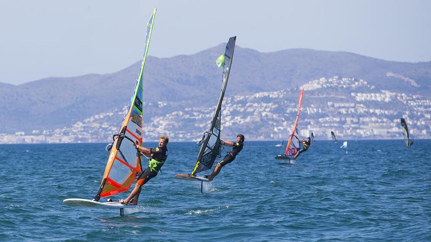 La falta de vent del Mundial de Sant Pere empeny al foil a exhibir-se