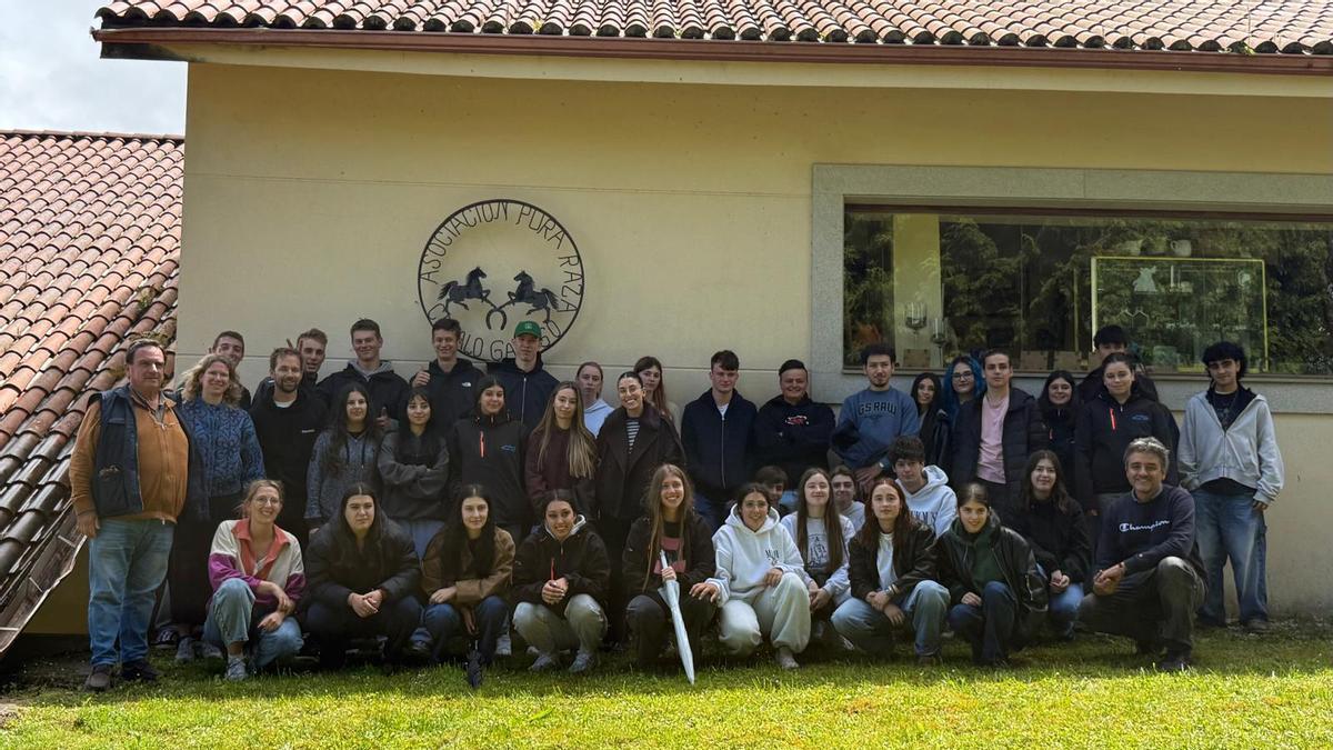 El campo gallego atrae a la cantera belga del sector agrario: "Allá también necesitamos jóvenes para asegurar el relevo"