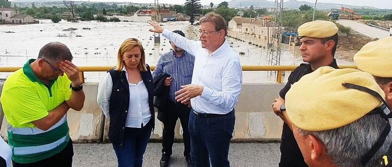 La alcaldesa de Almoradí, María Gómez, junto al presidente Ximo Puig.