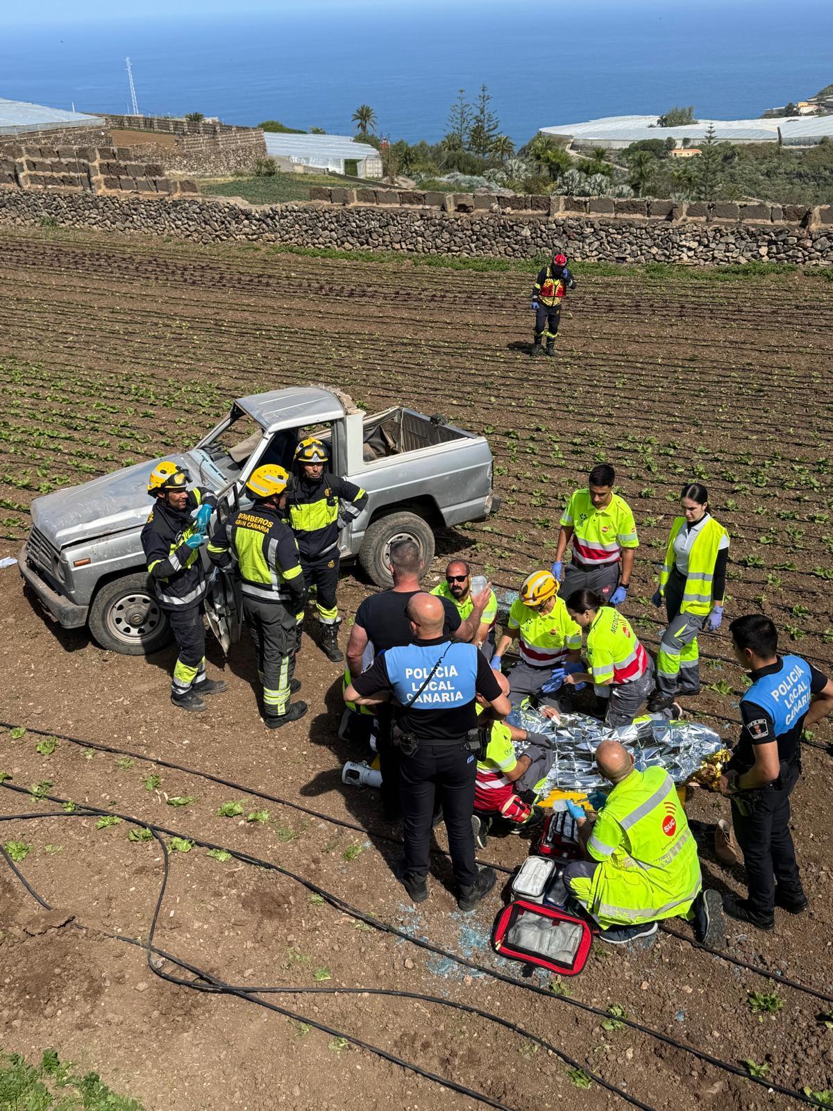 Evacuado en helicóptero un conductor de 87 años tras precipitarse con su vehículo en el norte de Gran Canaria