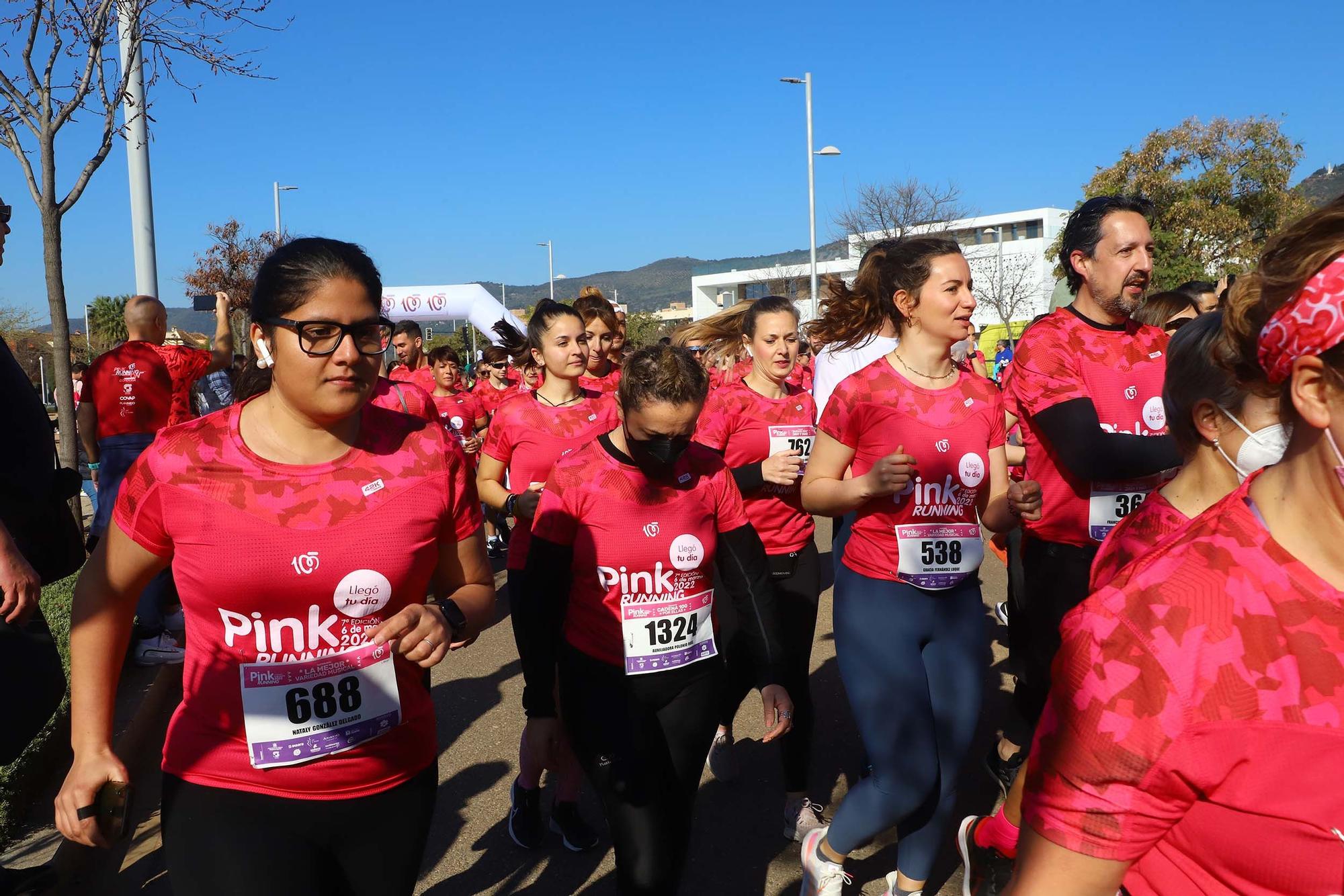 'Pink Running': más de 2.000 corredoras tiñen de rosa las calles de Córdoba