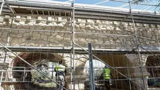 Riegos de Levante rehabilita y limpia de grafitis en Elche el Acueducto centenario